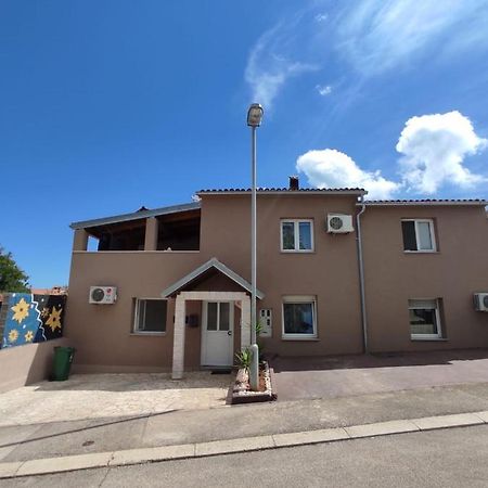 Apartmani Amans Пула Екстериор снимка