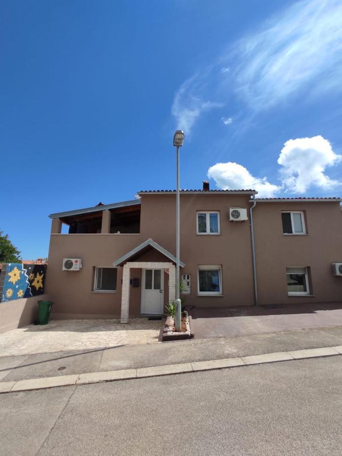 Apartmani Amans Пула Екстериор снимка